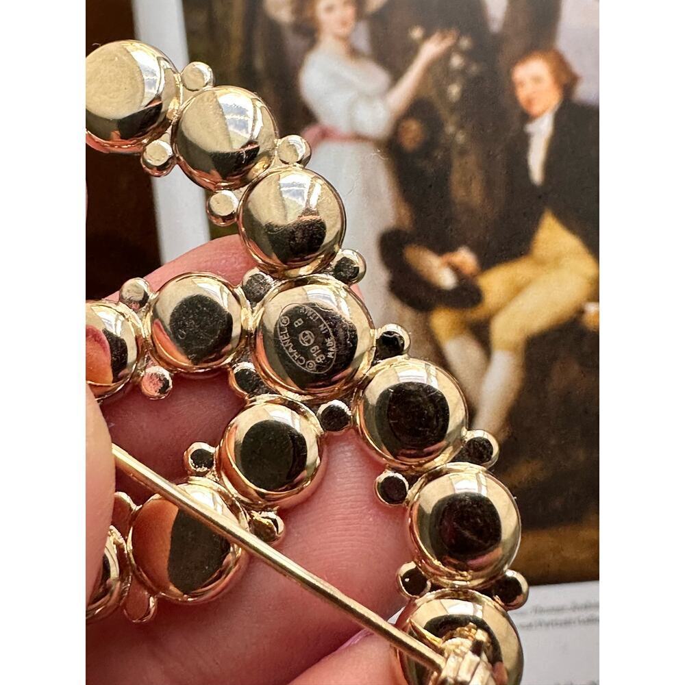 CHANEL Faux Pearls Onyx Gold Tone Authentic Elegant Brooch - Picture 6 of 6